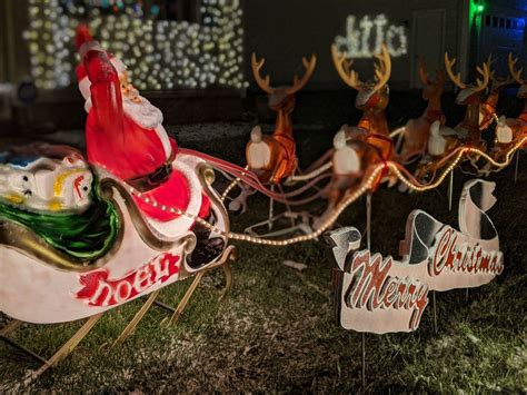 Ohio family displays epic 'National Lampoon's Christmas Vacation' twinkle light tribute - mlive.com