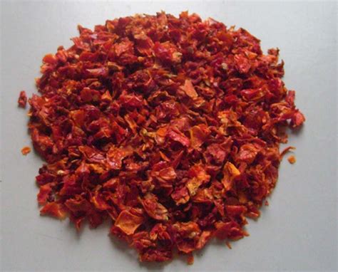 Red Bell Pepper Flakes - 1/2 Pound ( 8 Ounces ) - 3/8 Inch Size Dehydrated Vegetables by Denver ...