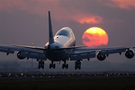 Boeing 747 Sunrise at Schiphol | Boeing 747, Boeing, Plane photos