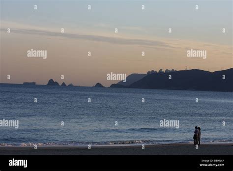 Couple at the beach in Busan (Pusan) in South Korea Stock Photo - Alamy