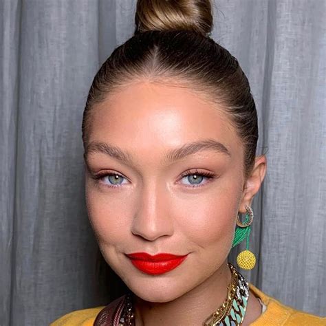 7 Best Brown Mascaras of 2019 - Brown Mascara Vs Black Mascara