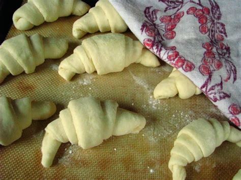 CakeWalk: Daring Baker Challenge September 2011: Croissants