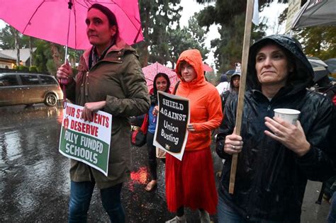 30,000 public school teachers in Los Angeles go on strike as negotiations stall - ABC News