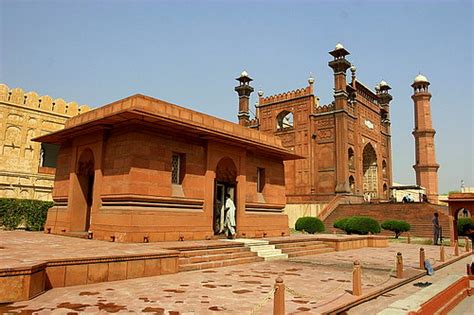 Allama Iqbal Tomb | Checking my new Lens 17-40L photographin… | Flickr