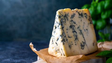 The Flavor Profile That Pairs Best With Stilton Cheese