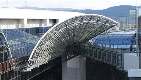 Japanese railway stations: architecture and high speed. | Architecture itineraries