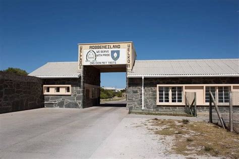 Robben Island, la prison de Nelson Mandela, un musée à ciel ouvert qui fait polémique - Edition ...