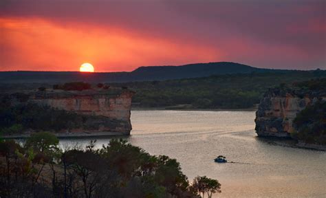 possum-kingdom-cliff-sunset - Gaines Bend