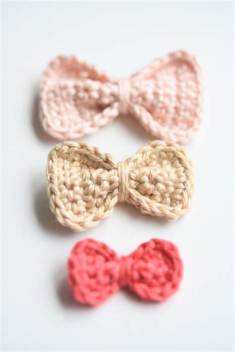 Little crochet bows - 3 sizes | Free crochet pattern | lilleliis