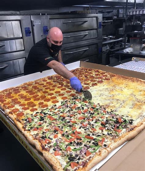 A Pizzeria In Cali Delivers A 20-Square Food Pizza Big Mama's Papa's Pizzeria | atelier-yuwa.ciao.jp