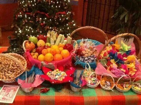 Pin by Guadalupe Cadena on Mesas de dulces | Mexican christmas traditions, Christmas traditions ...