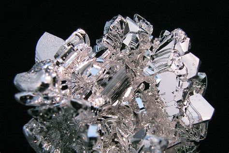 Magnesium Crystal Cluster Close-up - a photo on Flickriver