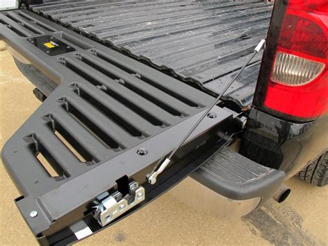 2004 Chevrolet Silverado Stromberg Carlson 4000 Series 5th Wheel Louvered Tailgate with Lock for ...