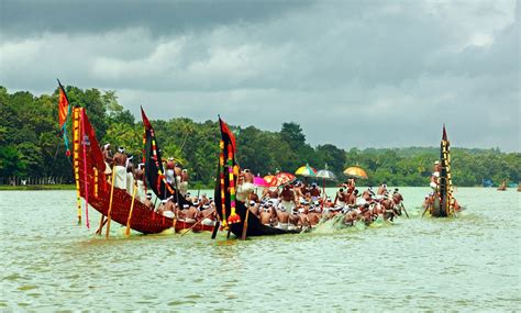 Snake Boat Races Are Held During This Festival - Snake Poin