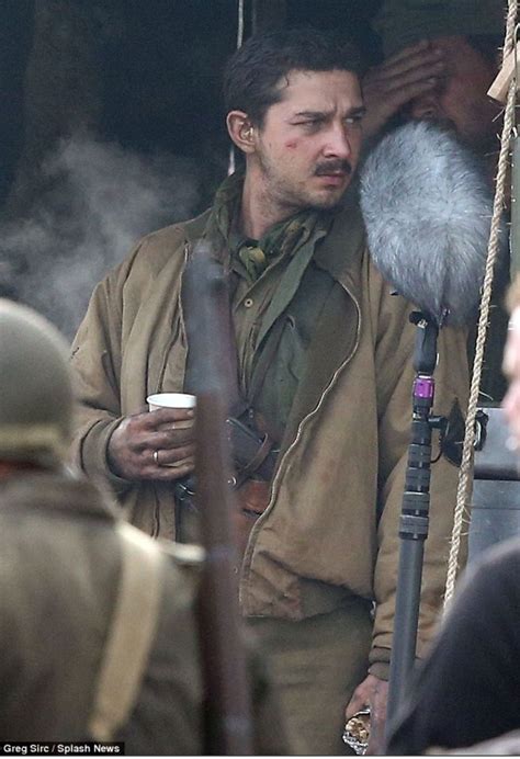 Shia LaBeouf takes a break on the set of "Fury" | シネマ, ミリタリー, フューリー