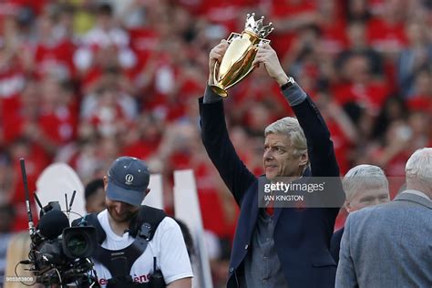 Arsenal Invincibles Gold Premier League Players - Staff Winners Trophy ...