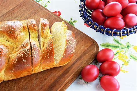 What Is On A Traditional Greek Easter Food Menu?