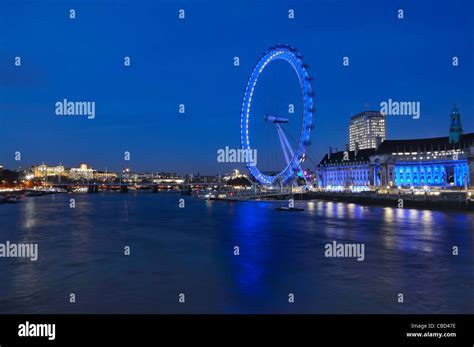 London: Night view of The London Eye on November 2011 Stock Photo - Alamy