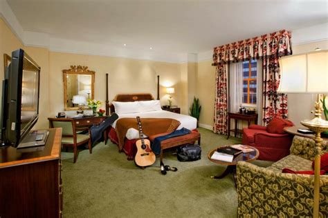 Top 10 Pet-Friendly Hotels in Nashville, TN - The Fluffy Kitty