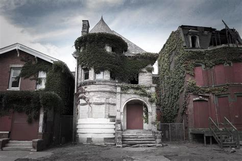 Photographer Seph Lawless visited America's 13 most haunted houses for her book 'Hauntingly ...