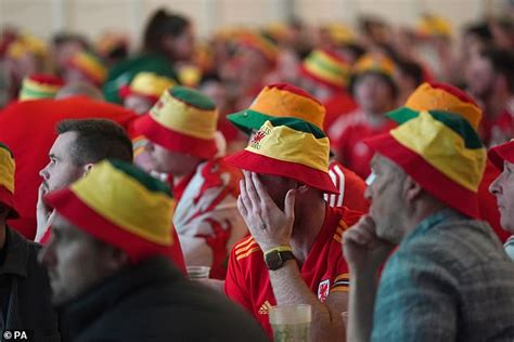 Streets empty as England and Wales fans begin to pack pubs on both ...