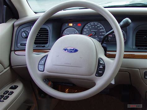 2007 Ford Crown Victoria Interior | U.S. News & World Report