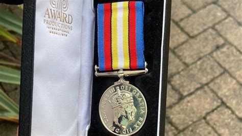 RAF Christmas Island veteran, 85, receives nuclear testing medal - BBC News