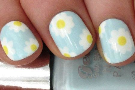 Spring Daisy Flower Nails Art Tutorial | AmazingNailArt.org