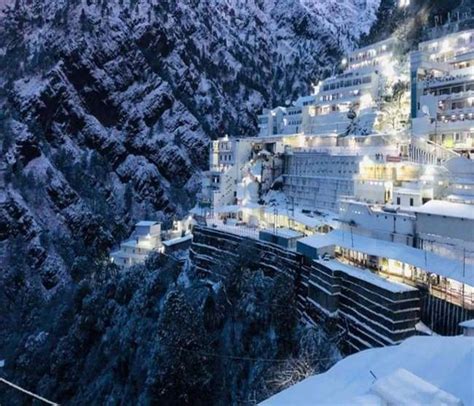 Pilgrims paying obeisance at Vaishno Devi shrine via natural cave: Official – The Dispatch