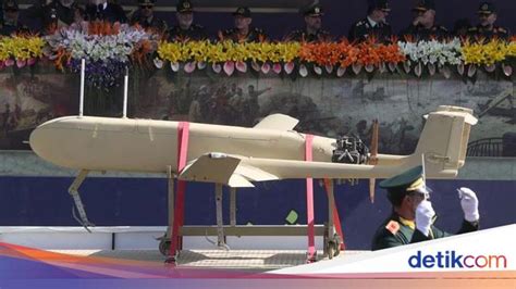 Iran Displays Military Equipment in Tehran Parade: The World's Longest ...