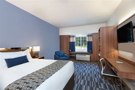 Microtel_Rooms_GuestRoom16_Windham | Wyndham Hotels & Resorts