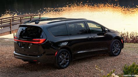 Chrysler Pacifica | 2021MY Limited S AWD | Rear Three-Quarter