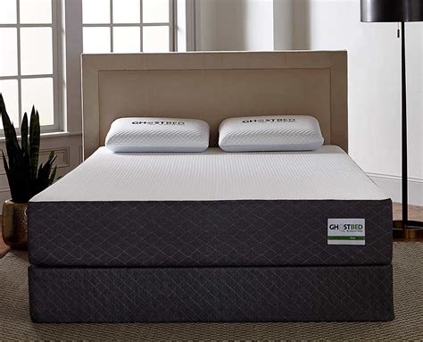 The Best Mattress for Side Sleepers with Shoulder Pain (2021)