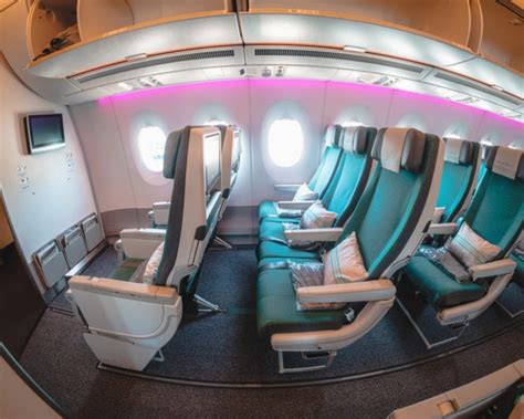 Bulkhead Seating: The Pros & Cons [Includes Airline Guide]