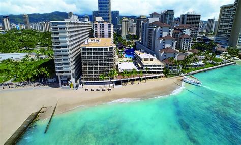 10 Waikiki Hotels on the Beach (Beachfront Waikiki hotels)