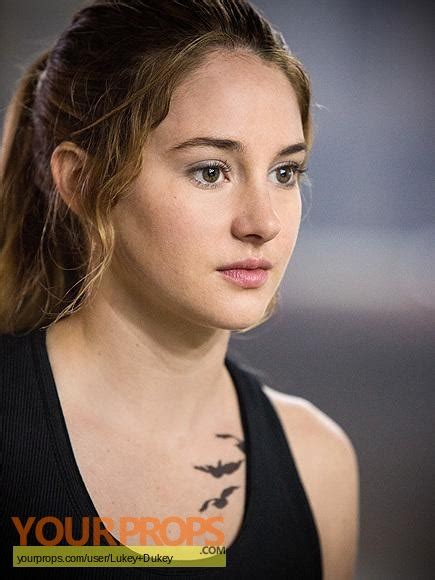 Divergent Tori tattoo gun used to do Tris bird tattoo original movie prop