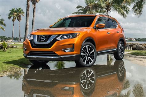 2017 Nissan Rogue First Look Review