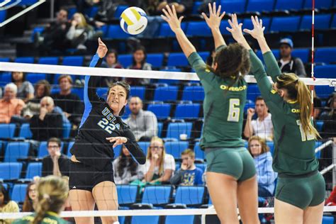 Women’s volleyball falls in five sets to unranked Oregon - Daily Bruin