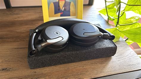 Jabra Evolve2 65 Flex review: Drown out the office noise | T3