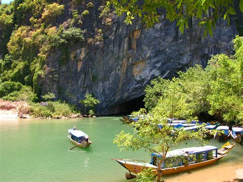 Hue – Phong Nha cave 2 days 1 night – RESTOUR – Vietnam Leading Tour Operator