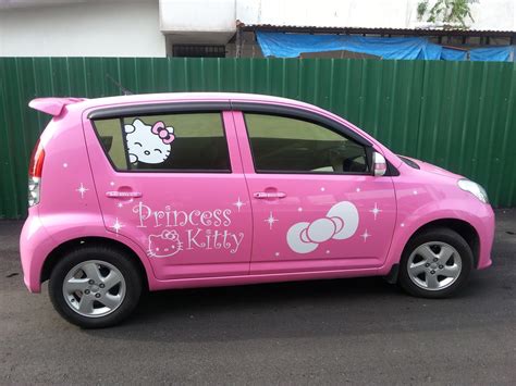 Xing Fu: ANOTHER CUTE CAR WITH HELLO KITTY DECALS