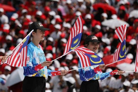 'Overwhelming' crowd in Kuala Lumpur for return of Malaysia's National ...