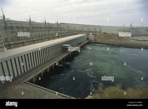 Egypt - Aswan (Aswan) - Lake Nasser. The high dam Stock Photo - Alamy