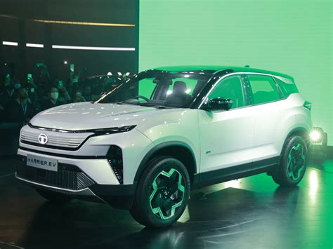 Auto Expo 2023: Tata Harrier EV Previews Facelifted ICE-powered SUV ...