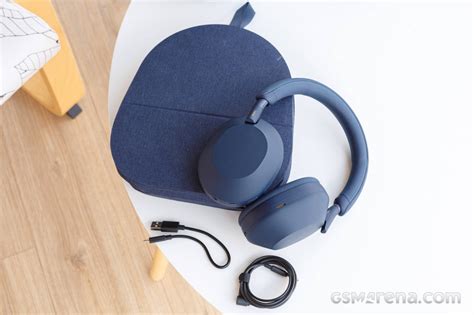 Sony WH-1000XM5 Midnight Blue hands-on - GSMArena.com news