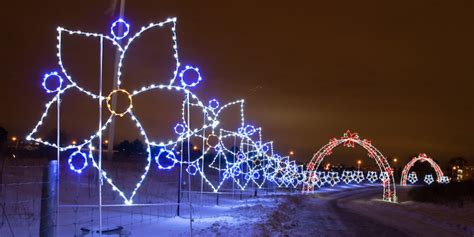 The Best Solar-Powered Christmas Walkway Lights in 2021 - Backyard Boss