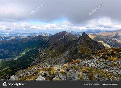 Slowakische Karpaten im Herbst. - Stockfotografie: lizenzfreie Fotos © martinsvanags 178750924 ...