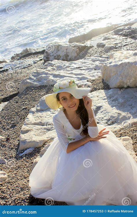 Girl with Hat Posing on the Beach Stock Image - Image of eyes, play: 178457253