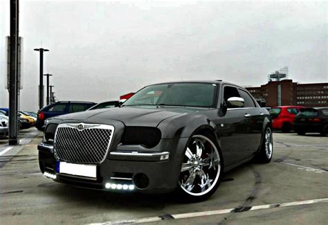 Used chrysler 300 black