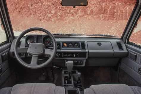 Isuzu Trooper 1991 Interior